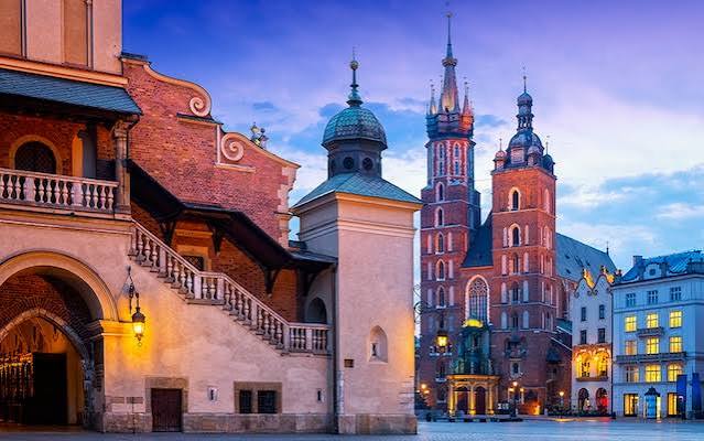 HND Krakow 2027 Trip (TA265728)